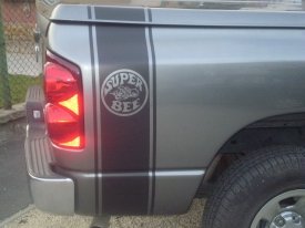 Dodge Ram matt fekete és színes versenycsík  autódekoráció, autó dekoráció