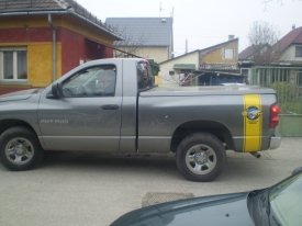 Dodge Ram matt fekete és színes versenycsík  autódekoráció, autó dekoráció
